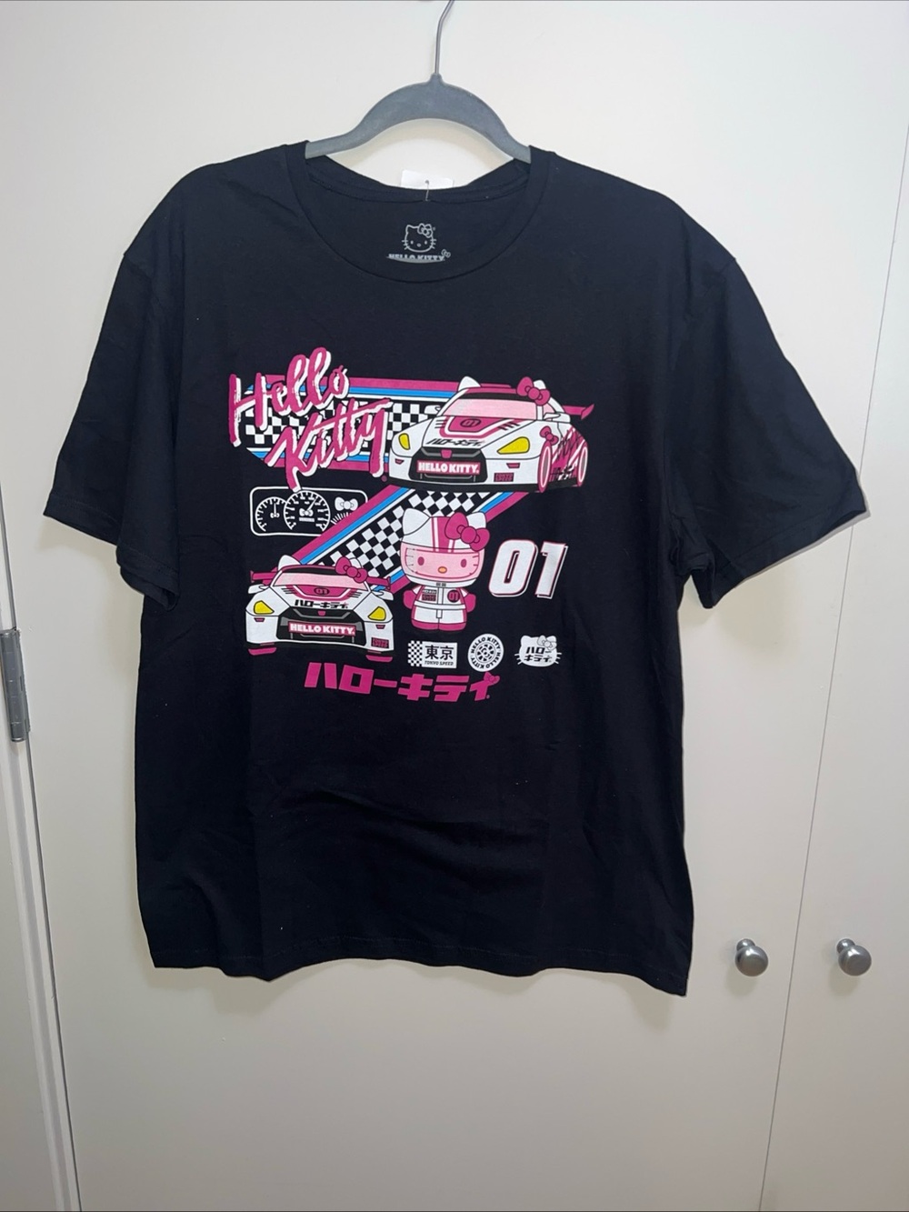 Sanrio Hello Kitty Mens L Large T-Shirt Black Pink Racing Short Sleeve Graphic